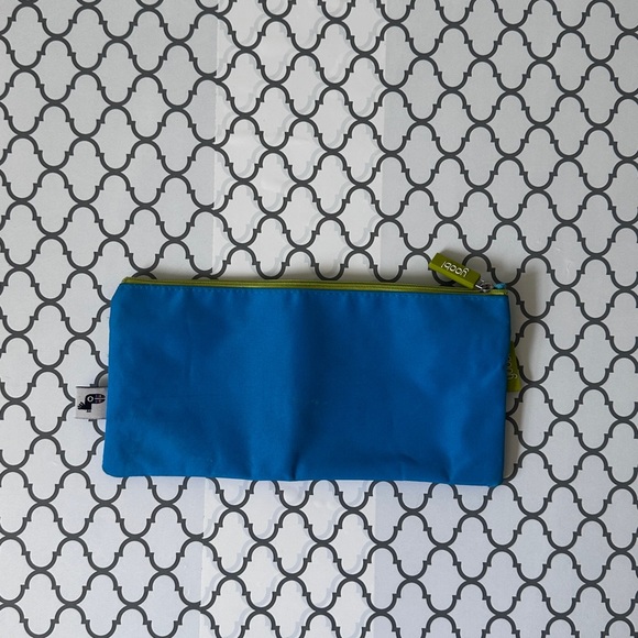 Blue and Green Mesh Pouch - Picture 3 of 3